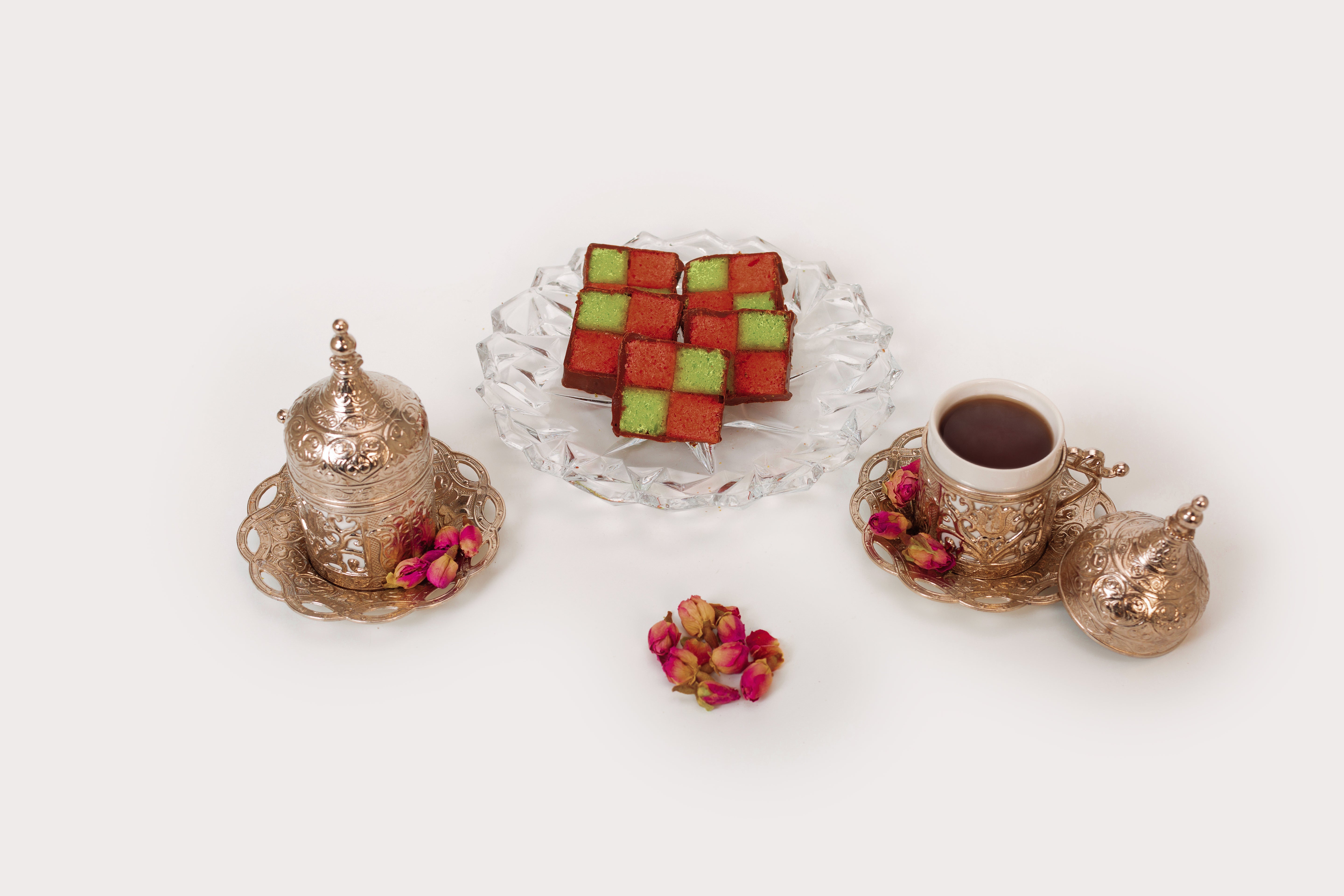 Whether you're preparing for a heartfelt gift, a festive gathering, or simply indulging in a personal treat, choose the size that suits your needs. ✨ Ideal for birthdays, thank-you gifts, weddings, corporate events, or weekend dessert tables.