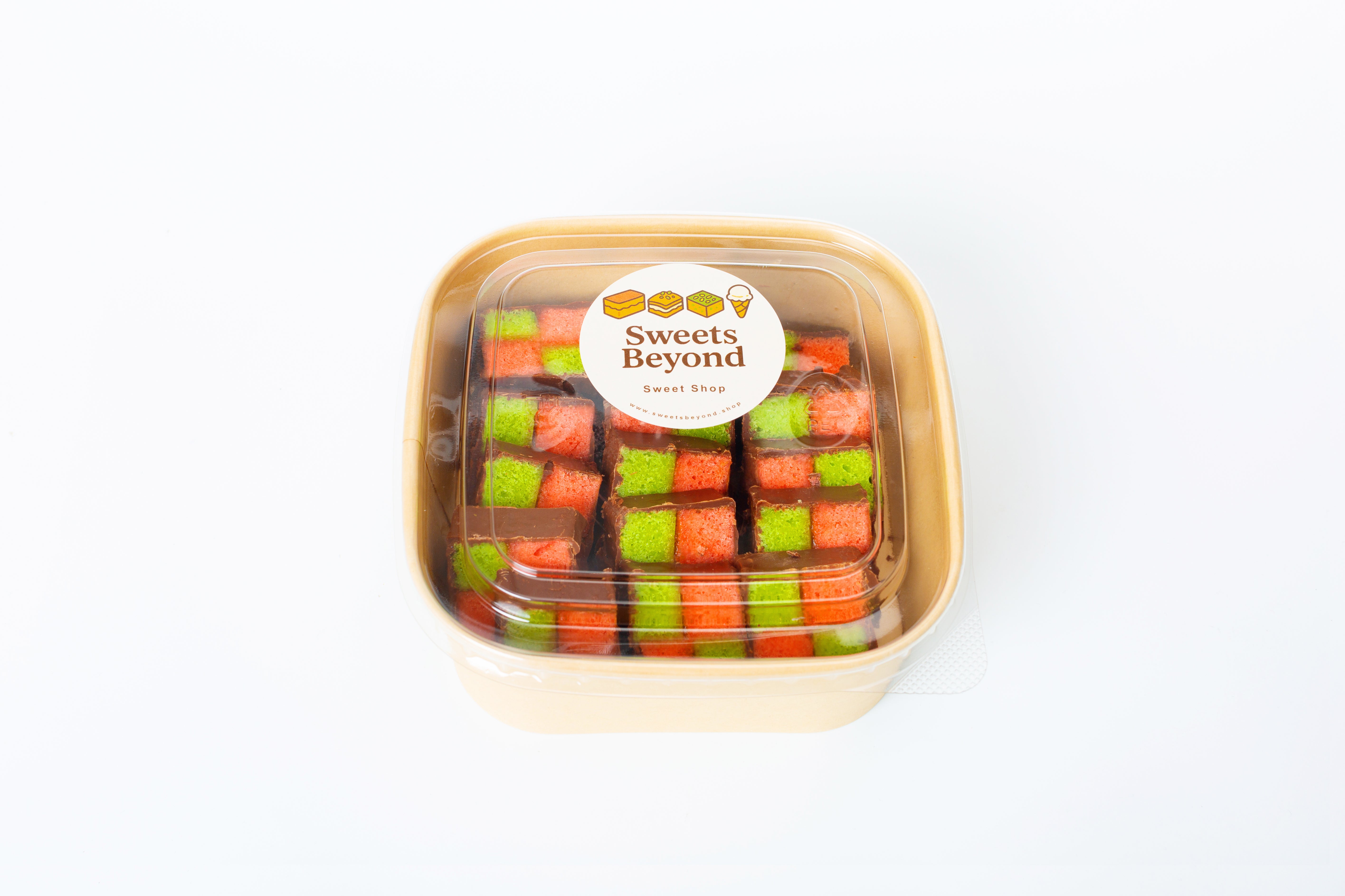 Delight in Every Slice – Custom-packed cake for Every Occasion
Our classic Battenberg cake / Layalee Eid, with its soft sponge squares, rich apricot filling, and smooth chocolate coating, is now available in beautifully crafted paper boxes.
📦 Available in 250g, 500g, 1kg